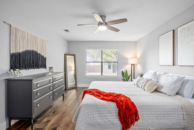 1821 Lois St, Kerrville, TX 78028