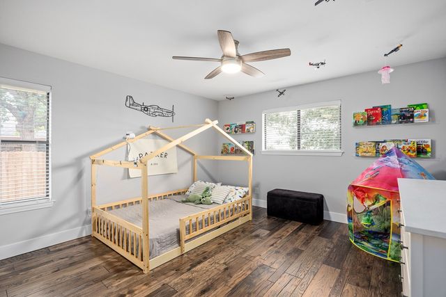 1821 Lois St, Kerrville, TX 78028