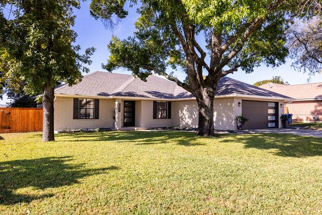 1821 Lois St, Kerrville, TX 78028