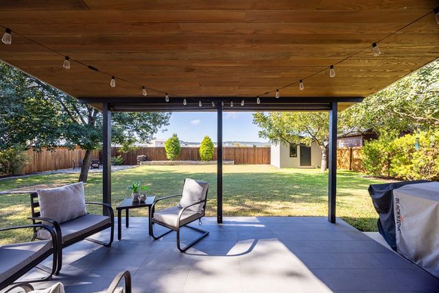 1821 Lois St, Kerrville, TX 78028