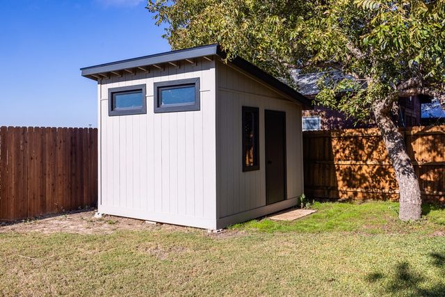 1821 Lois St, Kerrville, TX 78028