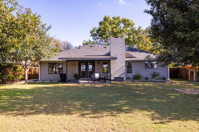 1821 Lois St, Kerrville, TX 78028