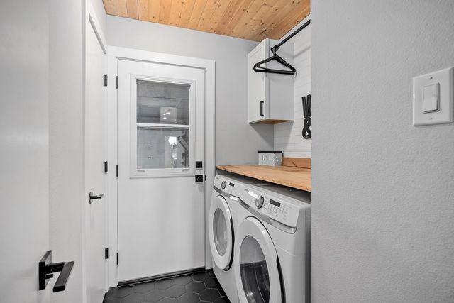 1821 Lois St, Kerrville, TX 78028