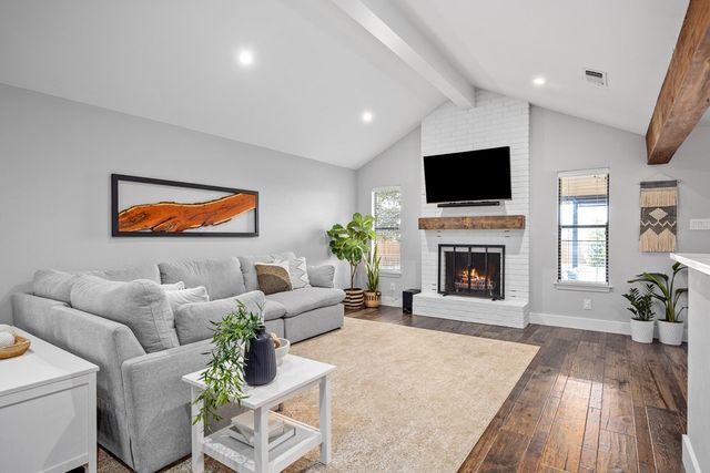 1821 Lois St, Kerrville, TX 78028