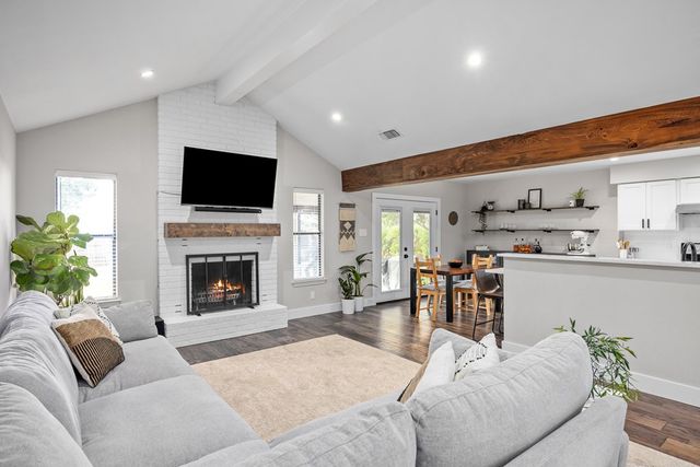 1821 Lois St, Kerrville, TX 78028