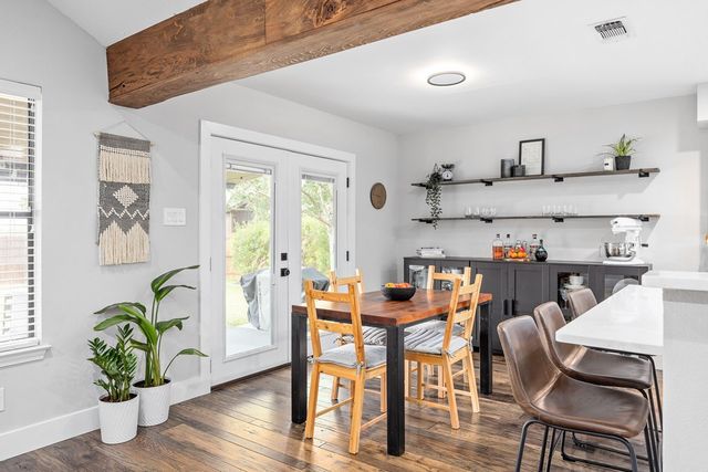 1821 Lois St, Kerrville, TX 78028