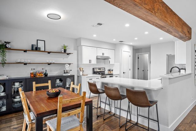 1821 Lois St, Kerrville, TX 78028