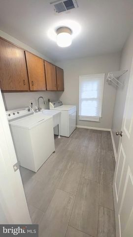 7421 SILVER PINE DR, Springfield, VA 22153