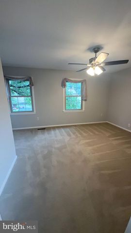 7421 SILVER PINE DR, Springfield, VA 22153