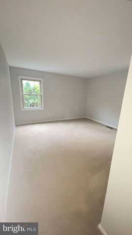 7421 SILVER PINE DR, Springfield, VA 22153
