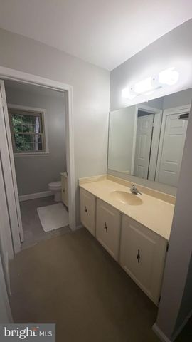 7421 SILVER PINE DR, Springfield, VA 22153