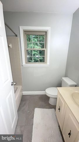 7421 SILVER PINE DR, Springfield, VA 22153