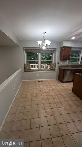 7421 SILVER PINE DR, Springfield, VA 22153
