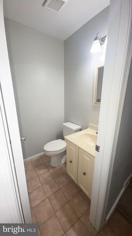 7421 SILVER PINE DR, Springfield, VA 22153