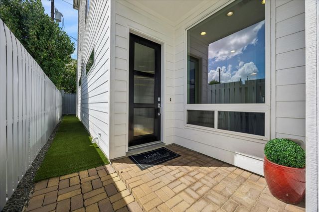 1317 W Clay Street, Houston, TX 77019