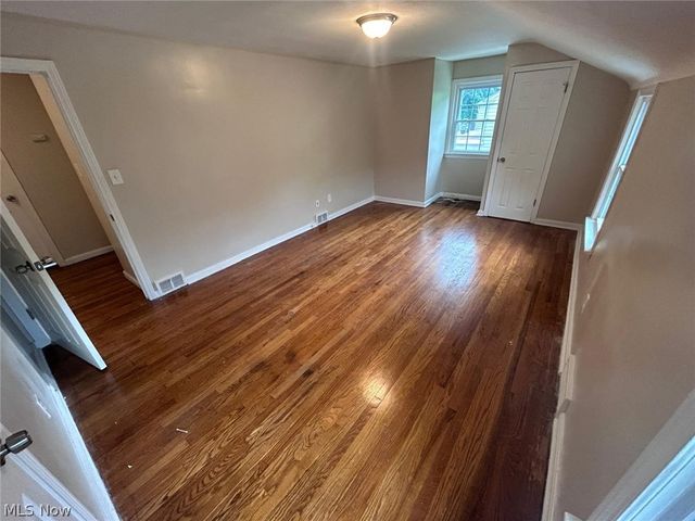 20825 Farnsleigh Road, Shaker Heights, OH 44122