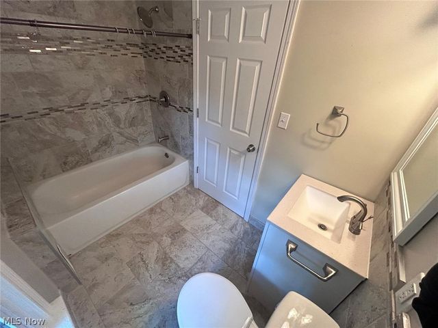 20825 Farnsleigh Road, Shaker Heights, OH 44122