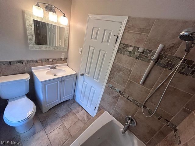 20825 Farnsleigh Road, Shaker Heights, OH 44122