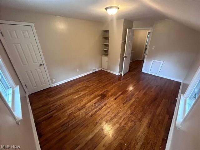 20825 Farnsleigh Road, Shaker Heights, OH 44122