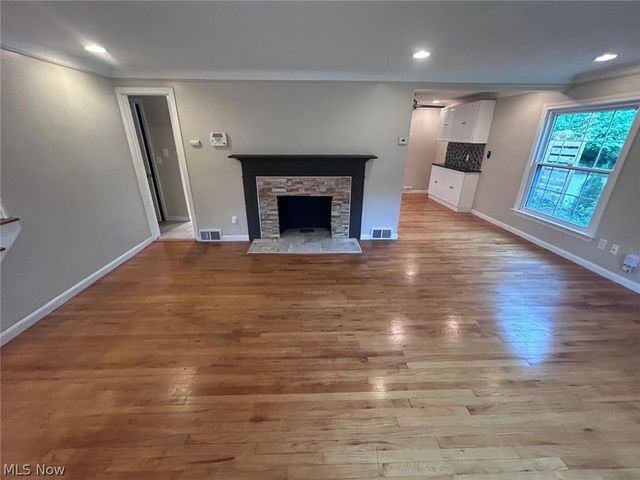 20825 Farnsleigh Road, Shaker Heights, OH 44122