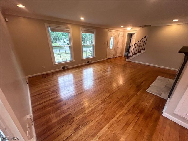 20825 Farnsleigh Road, Shaker Heights, OH 44122