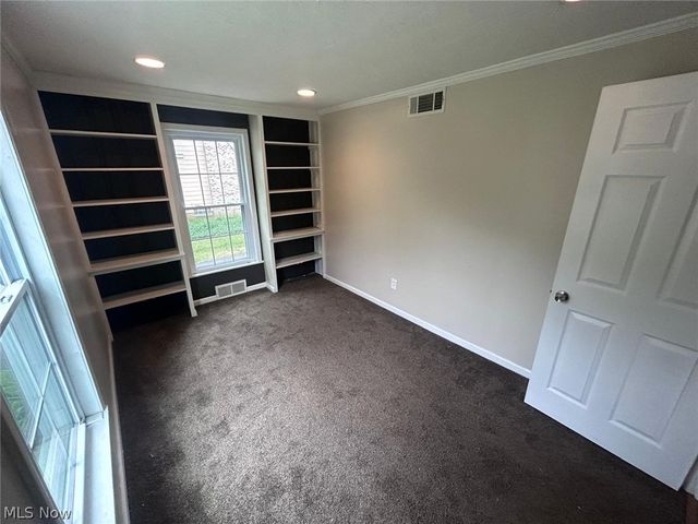 20825 Farnsleigh Road, Shaker Heights, OH 44122