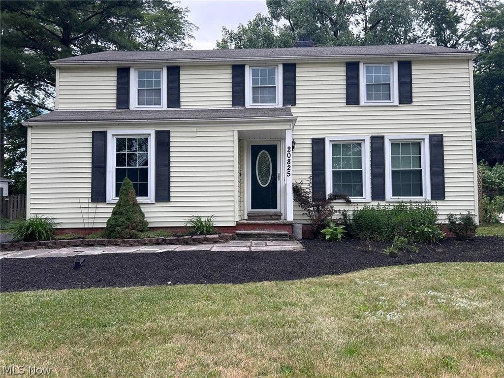 20825 Farnsleigh Road, Shaker Heights, OH 44122