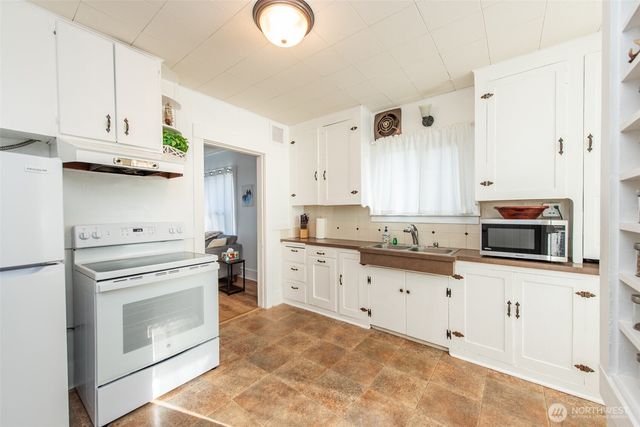 504 E 6th Street, Port Angeles, WA 98362