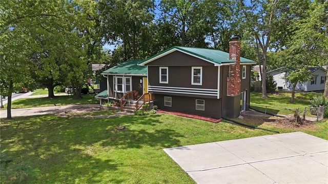 1010 E Langsford Road, Lee's Summit, MO 64063