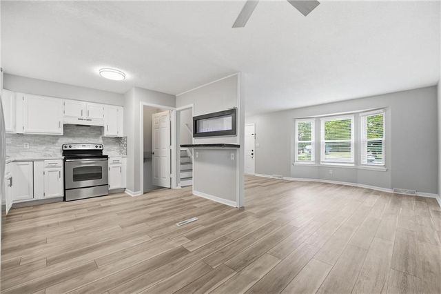 1010 E Langsford Road, Lee's Summit, MO 64063