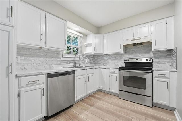 1010 E Langsford Road, Lee's Summit, MO 64063
