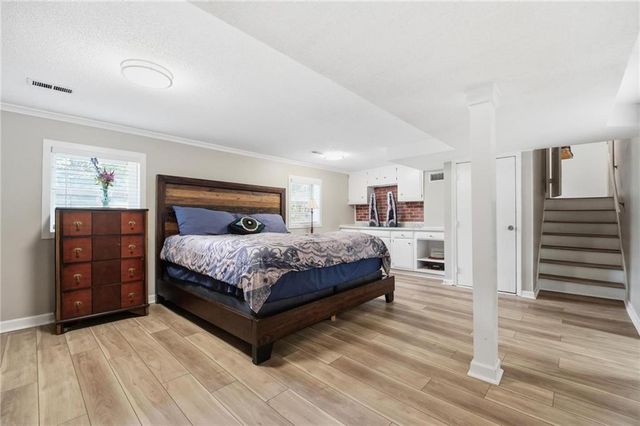 1010 E Langsford Road, Lee's Summit, MO 64063
