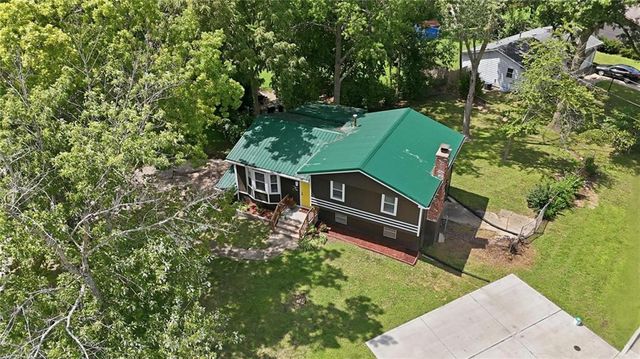 1010 E Langsford Road, Lee's Summit, MO 64063