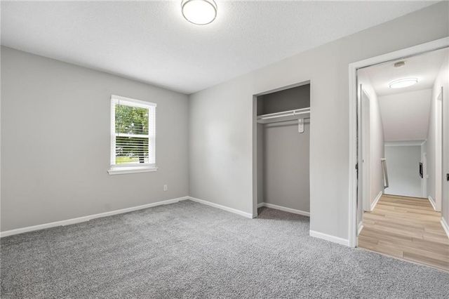 1010 E Langsford Road, Lee's Summit, MO 64063