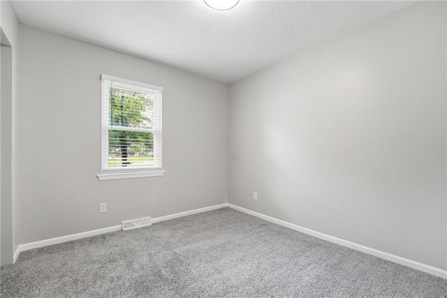 1010 E Langsford Road, Lee's Summit, MO 64063