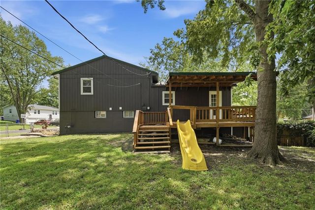 1010 E Langsford Road, Lee's Summit, MO 64063