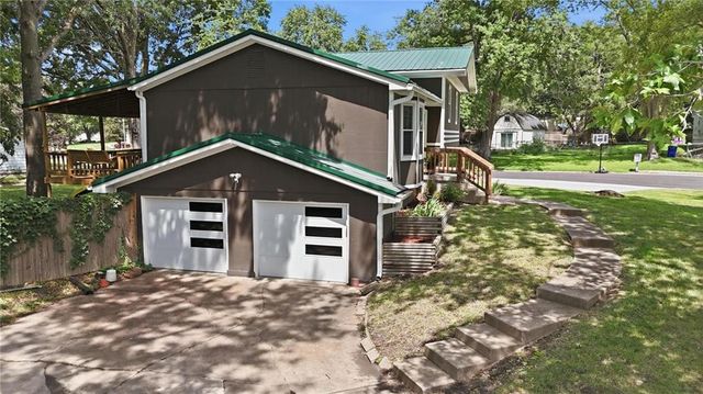 1010 E Langsford Road, Lee's Summit, MO 64063