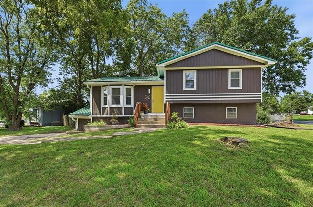 1010 E Langsford Road, Lee's Summit, MO 64063