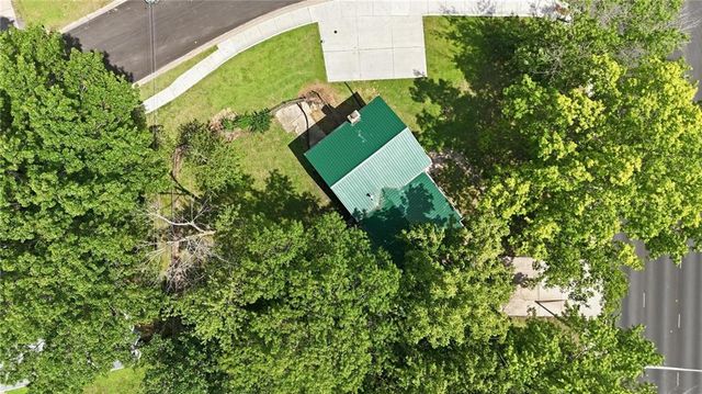 1010 E Langsford Road, Lee's Summit, MO 64063
