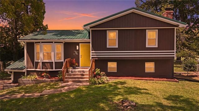 1010 E Langsford Road, Lee's Summit, MO 64063