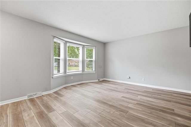 1010 E Langsford Road, Lee's Summit, MO 64063
