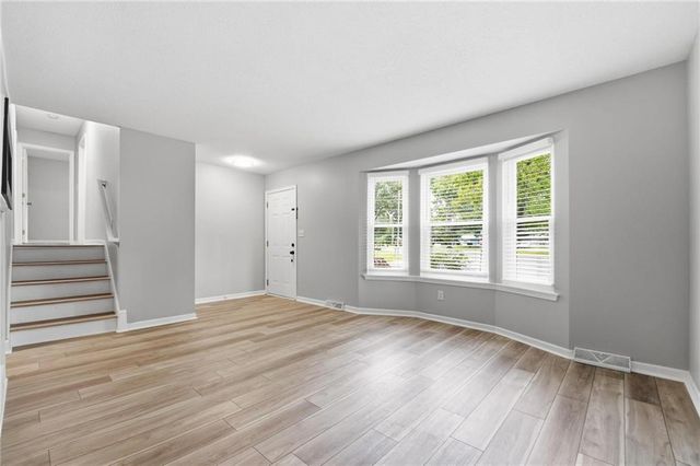 1010 E Langsford Road, Lee's Summit, MO 64063