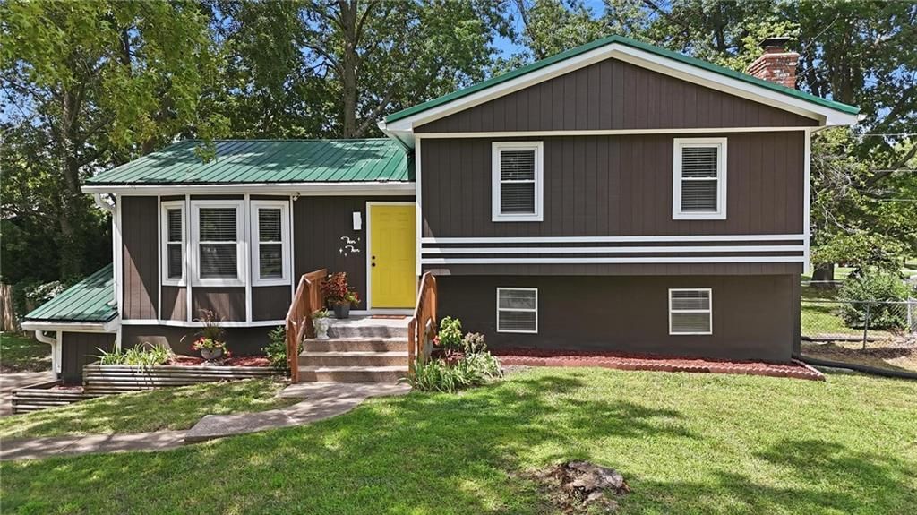 1010 E Langsford Road, Lee's Summit, MO 64063