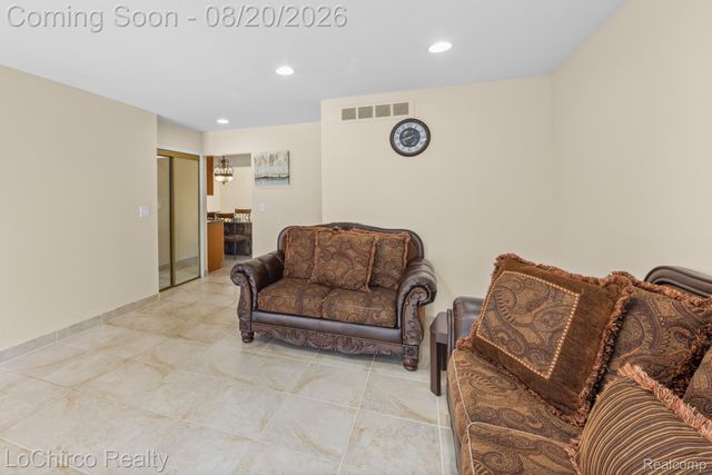 38134 Chatham Court, Sterling Heights, MI 48310