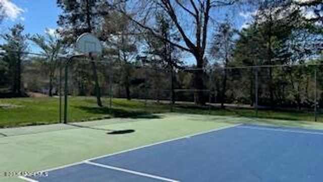 83 Ironwood Court, Middletown, NJ 07748