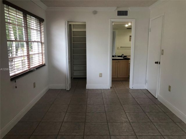 10755 SW 108th Avenue 201, Miami, FL 33176