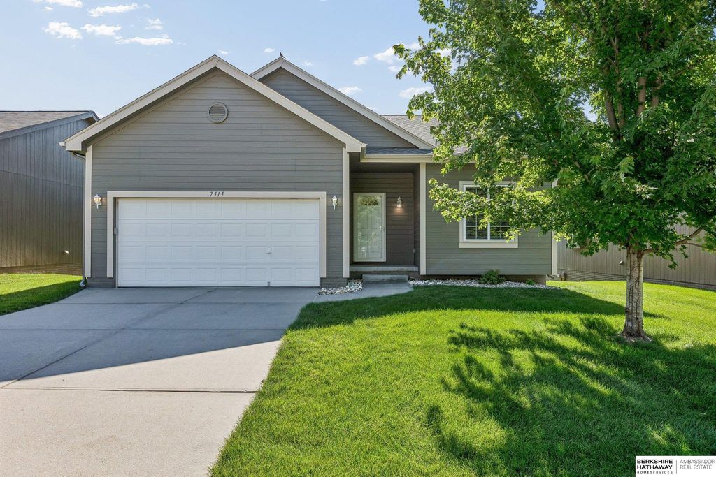7515 N 77th Terrace, Omaha, NE 68122