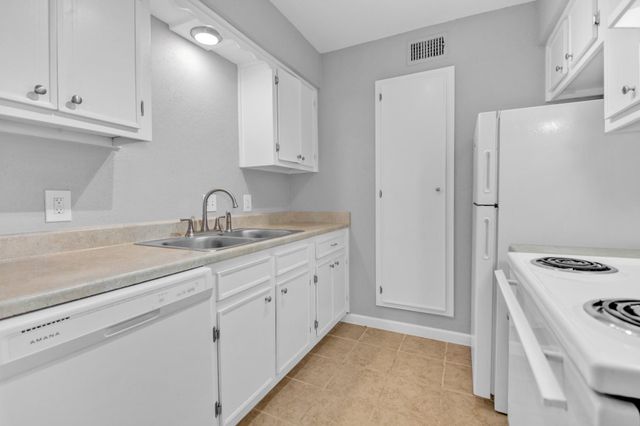 521 Spring Drive 3, Pasadena, TX 77504