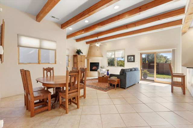 2020 Sydney Lane NW, Albuquerque, NM 87107