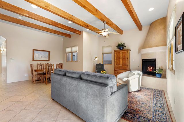 2020 Sydney Lane NW, Albuquerque, NM 87107